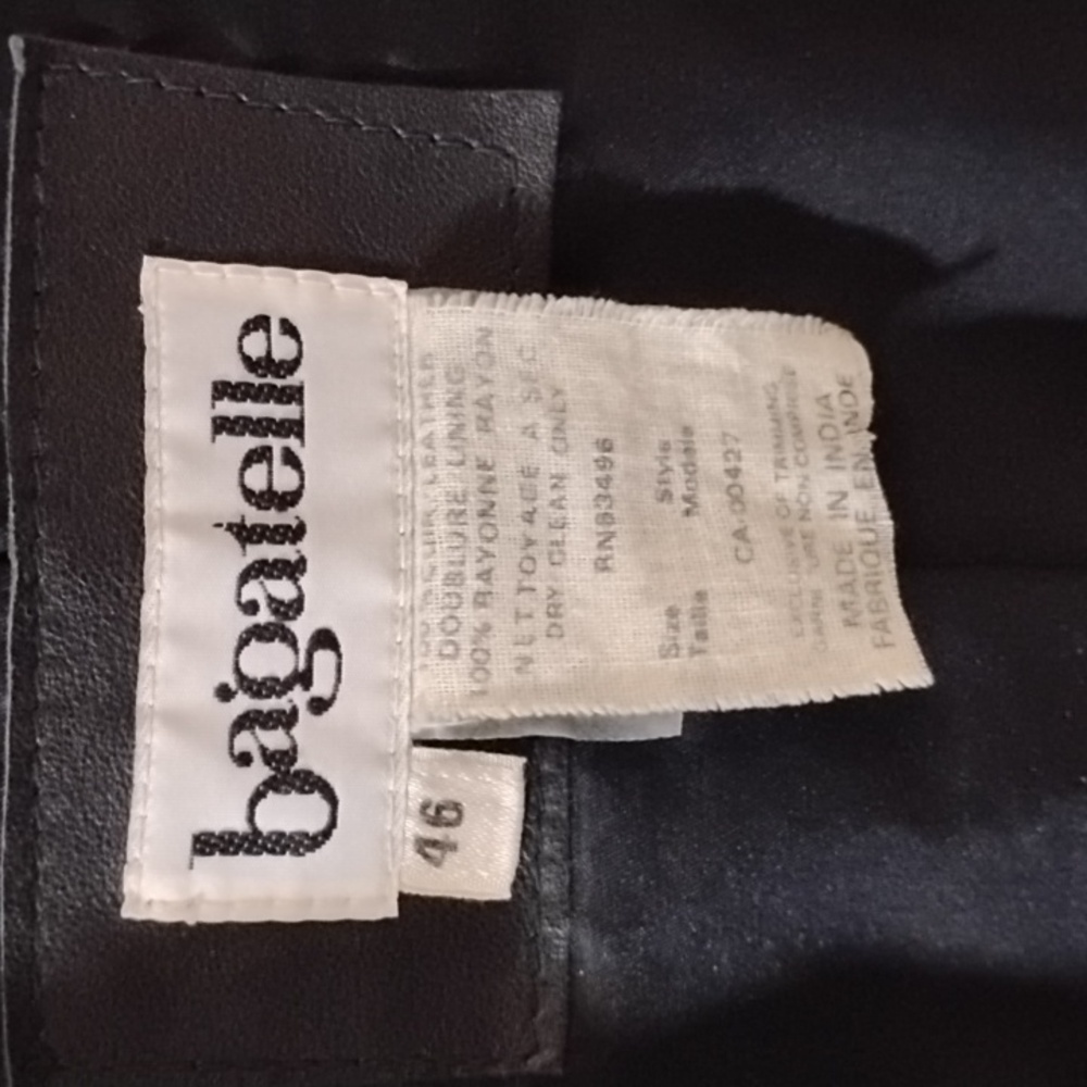 A well condition soft to the touch 100% leather jacket. Diagonal zipper